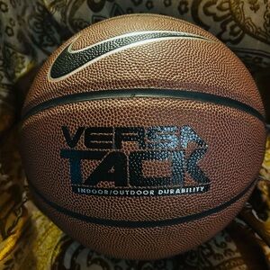 NIKE  VERSA TACK  Basketball